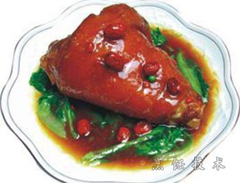 冰糖红焖肘子