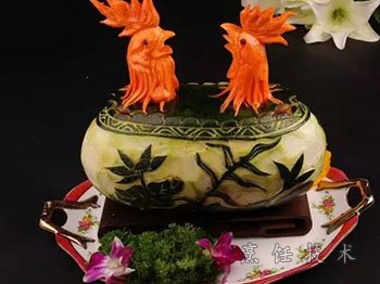 一卵孵双凤